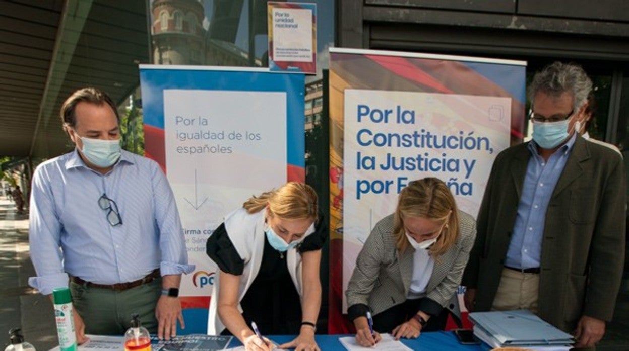 El PP puso la primera mesa ante su sede nacional