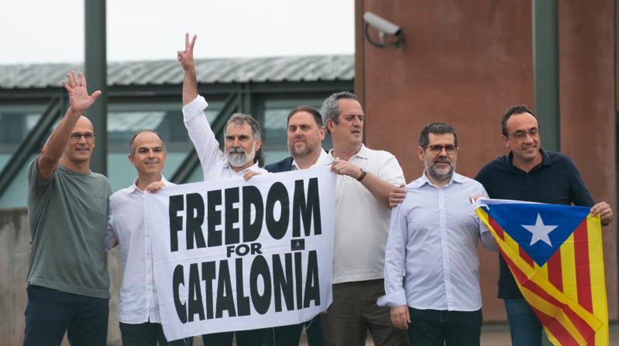 El secesionismo mantiene el pulso mientras el Gobierno pide un gesto para activar la mesa de diálogo: «Ahora le toca a ERC»