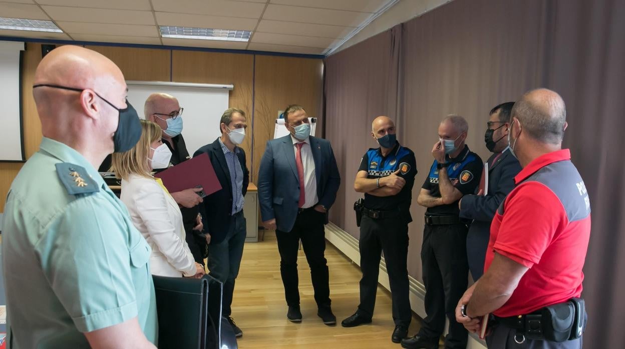 Imagen de las autoridades participantes en el despliegue de seguridad para los días de No San Fermín.