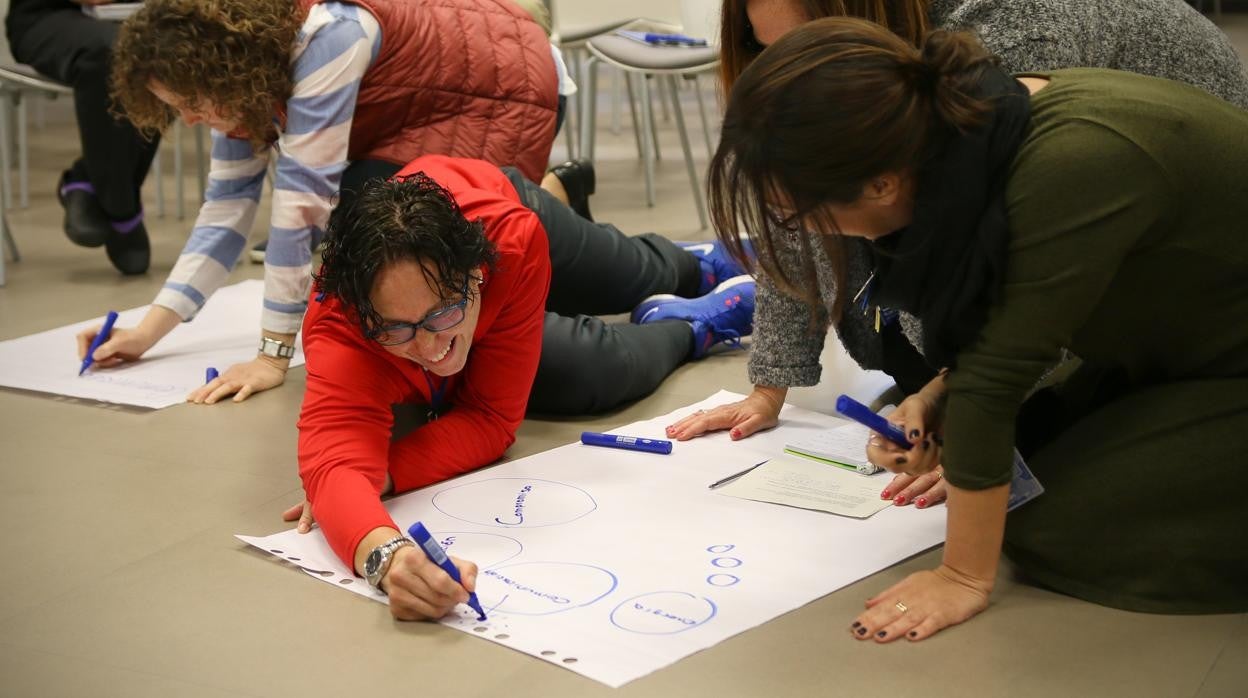 Imagen del equipo directivo de Caxton College en un momento de su formación para ejercer un liderazgo humanista