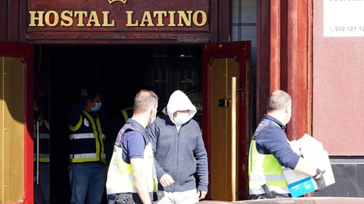 La Policía en una redada en el Hostal Latino de Valladolid