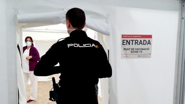 La Generalitat cita a policías de Alicante para vacunarse del coronavirus en Valencia y Castellón