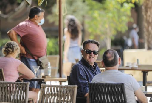 Imagen tomada este miércoles de una terraza de la hostelería en Valencia