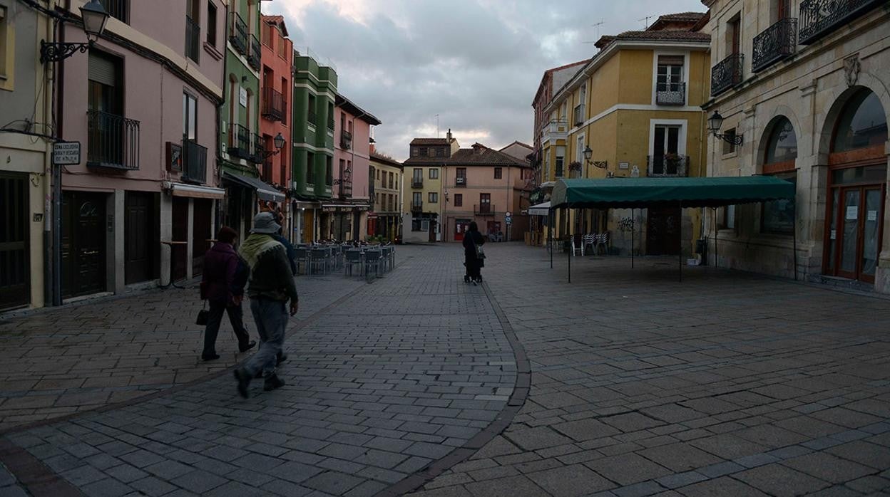 Denunciado un pub del Barrio Húmedo de León por triplicar el aforo permitido