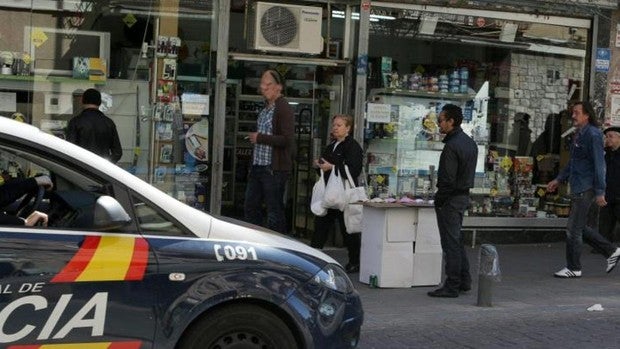 Cuatro acuchillados, uno muy grave, en una reyerta entre dos clanes en Vallecas