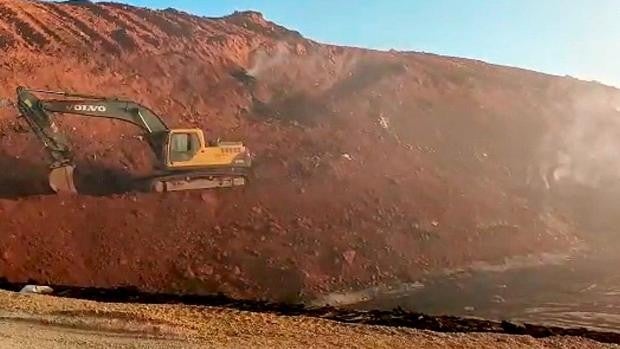 Extinguido el incendio en la planta de reciclaje de Almonacid del Marquesado