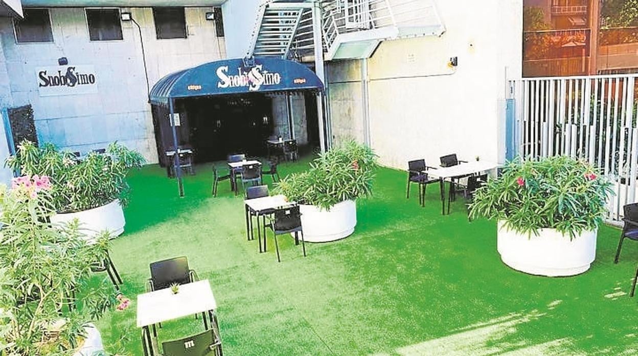 Terraza de la sala Snobissimo, en Chamberí