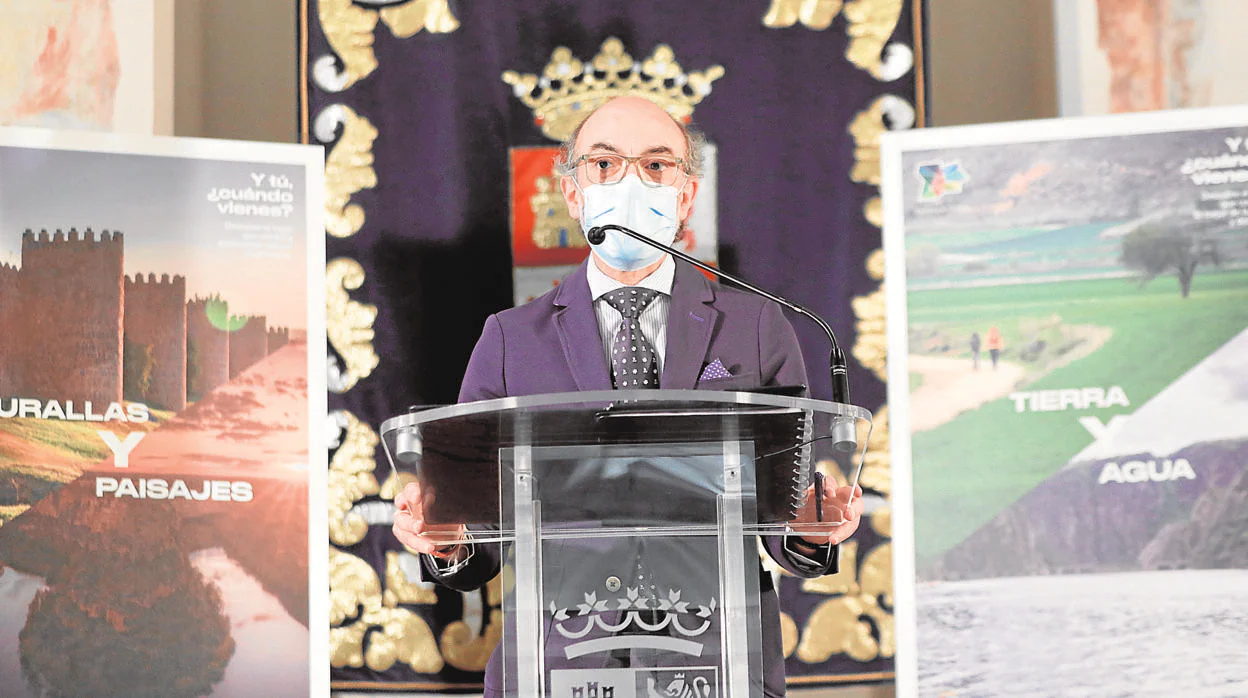 El consejero de Cultura y Turismo, Javier Ortega, durante la presentación de la campaña