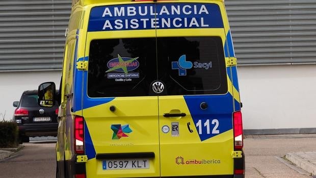 Una mujer y dos menores trasladados al hospital al derrumbarse un balcón en Mijares (Ávila)