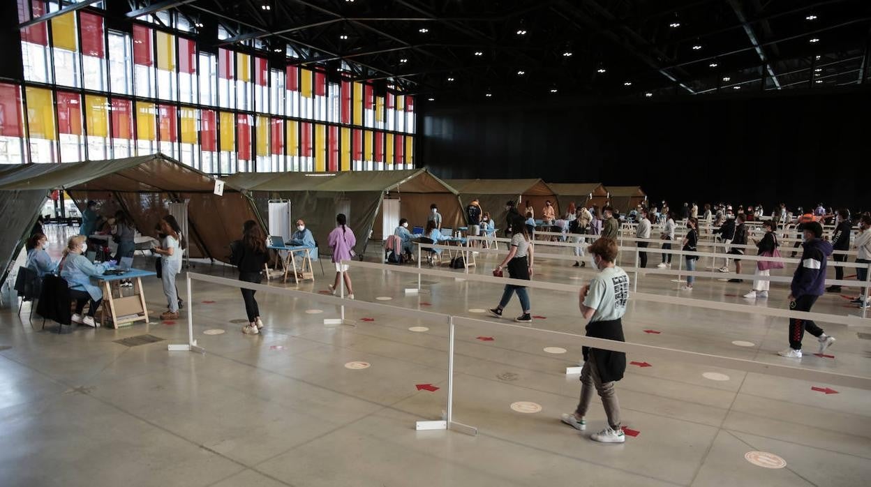 Cribado masivo en el Palacio de Exposiciones de León con test antígenos para jóvenes de 16 a 25 años.