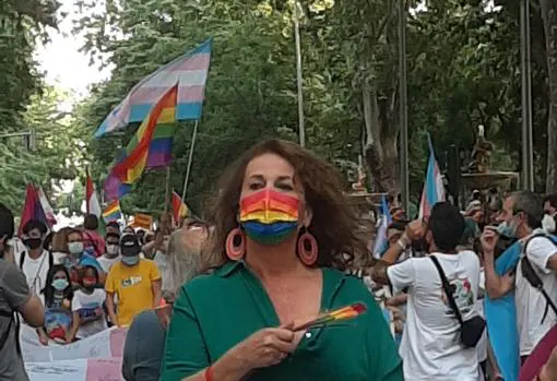 Carla Antonelli, primera diputada regional trans, en la cabeza de la marcha