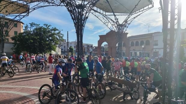 Más de 100 ciclistas y aficionados se reúnen en Sonseca para recordar a Patxi