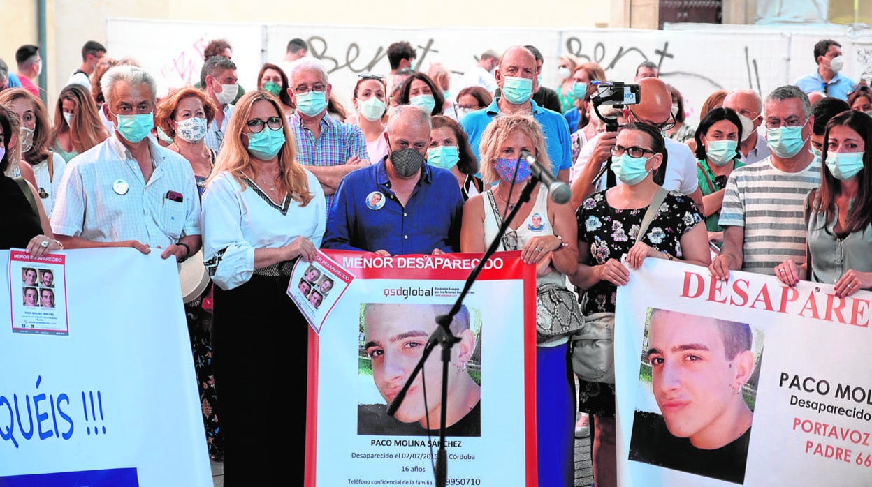Manifestación de apoyo a la familia de Paco en Córdoba el año pasado, presidido por Isidro y Rosa, sus padres