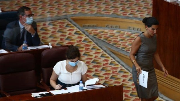 Vox y Más Madrid fracasan en su intento de obligar a Ayuso a comparecer en la Asamblea