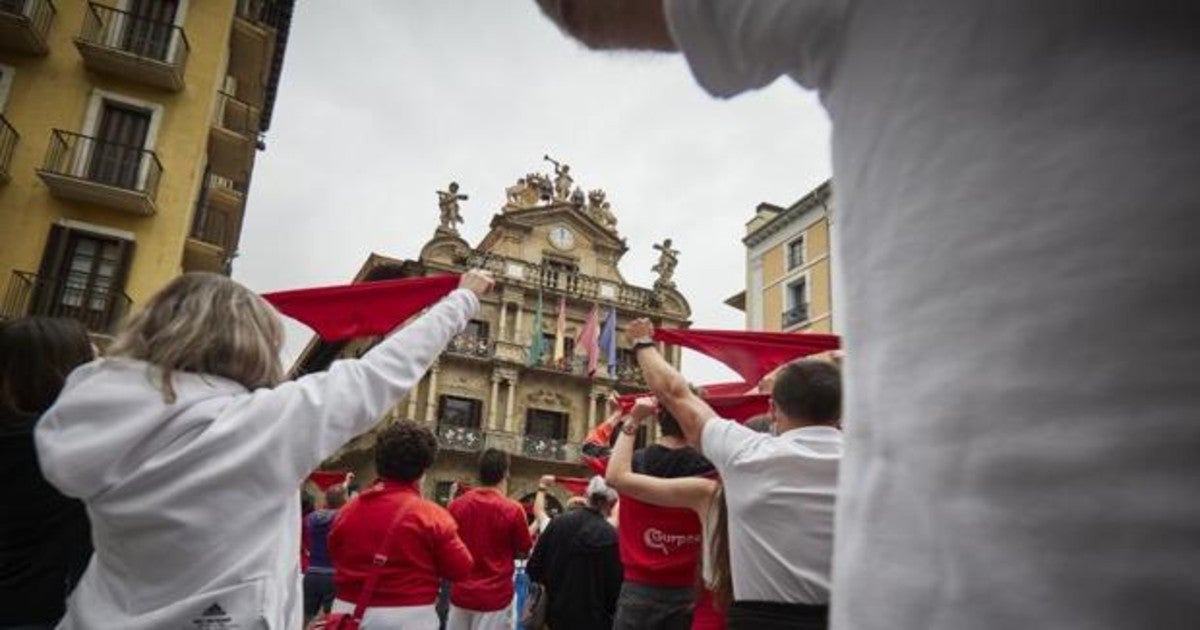 Pamplona ha celebrado un 6 de julio bajo la amenaza de contagios de Covid-19 por los brotes registrados.