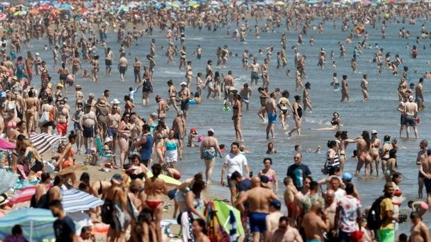 La Generalitat estudia nuevas restricciones ante el descontrol del coronavirus en Valencia