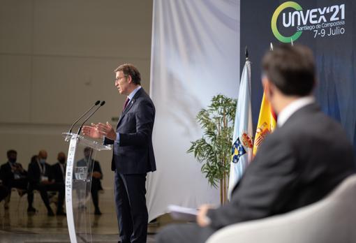 Feijóo, esta mañana, en presencia de Ángel Macho, director de UNVEX