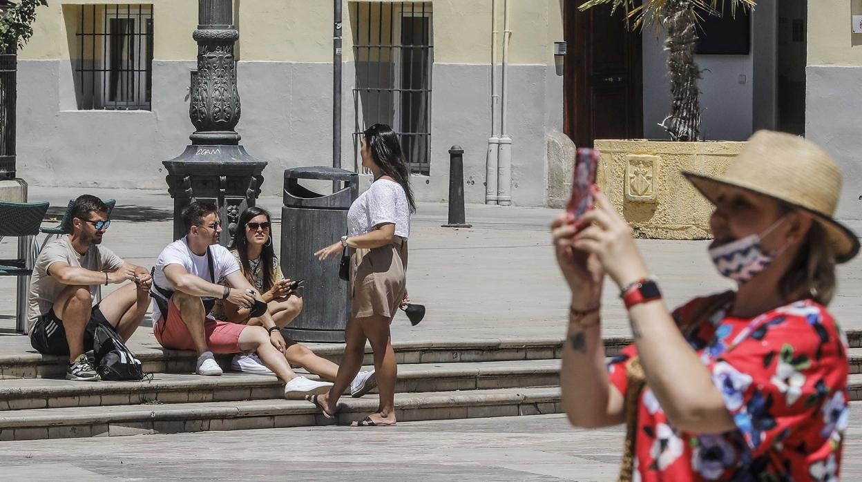 Imagen de personas en el centro de Valencia