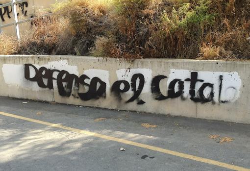 Otra de las pintadas que han aparecido en Tamarite (Huesca) reivindica la lengua catalana en esta parte de Aragón