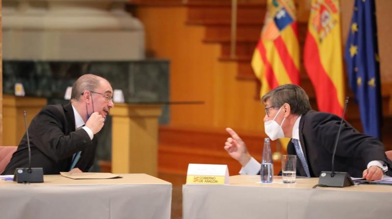 El presidente de Aragón, Javier Lambán (PSOE), y su consejero de Industria, Arturo Aliaga (PAR)