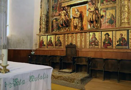 Retablo del altar mayor con pinturas de Pedro Berruguete en la iglesia de Santa Eulalia en Paredes de Nava