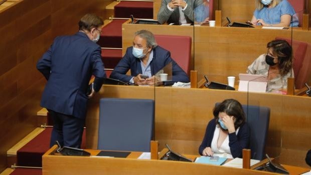 La oposición arrincona a Ximo Puig por el papel de su portavoz como abogado en una trama corrupta