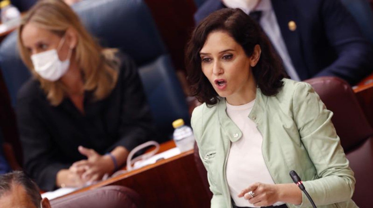 La presidenta de la Comunidad de Madrid, Isabel Díaz Ayuso, esta mañana en la sesión de control de la Asamblea