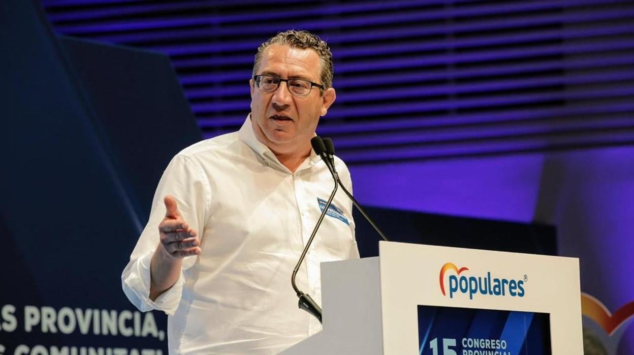 El presidente del PP de la Provincia de Alicante, Toni Pérez, durante su alocución