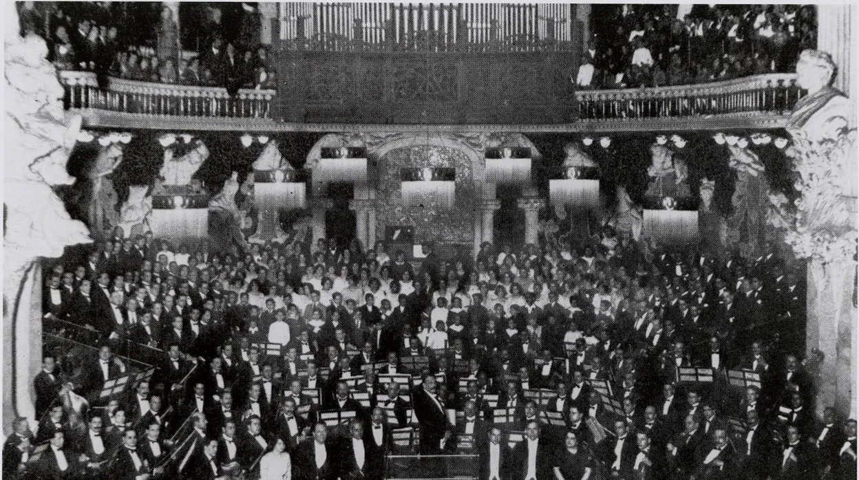 Fotografía del estreno de la pieza de Bach en el Palau de la Música en 1921