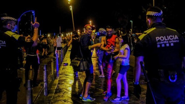Noche «sin incidentes graves» pero con centenares de desalojados en Barcelona