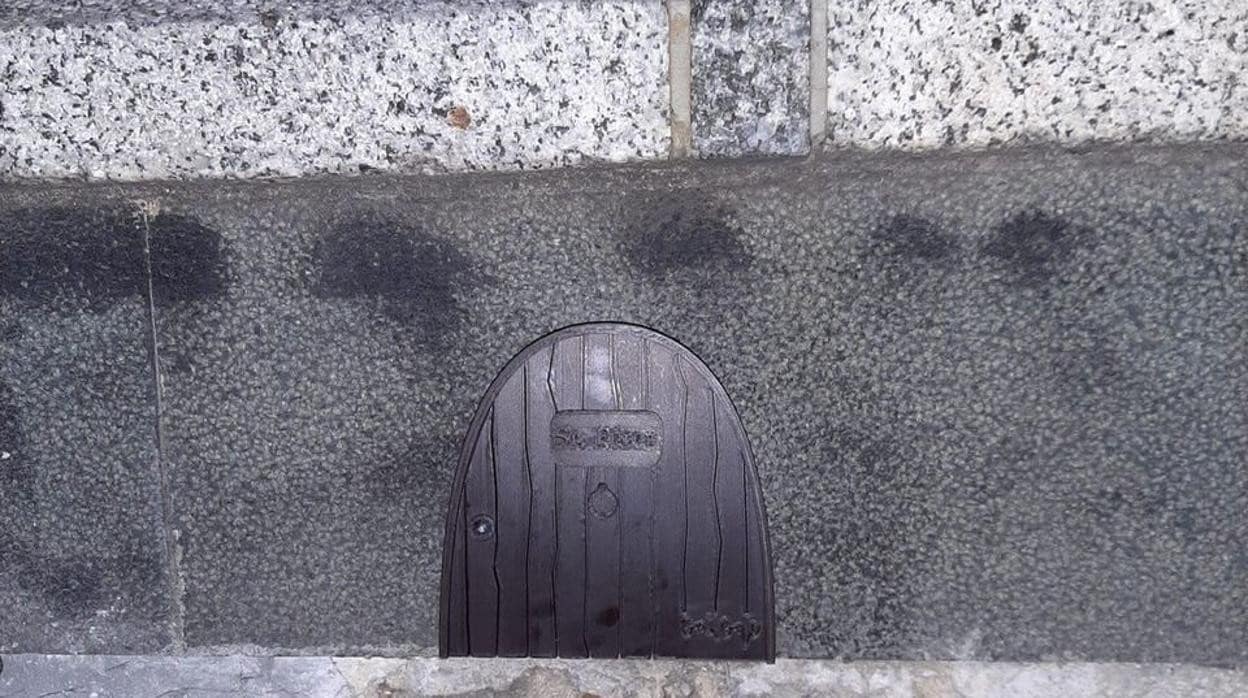 La puerta secreta de la casa del ratoncito Pérez está en Pontevedra -  Vigopeques