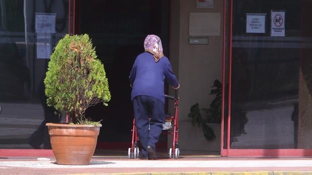 Una residencia en Valladolid se blinda para las visitas ante un brote con once positivos