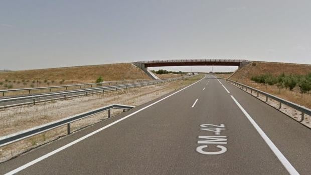 Un guardia civil es atropellado mientras asistía en un accidente en la CM-42 en Mora