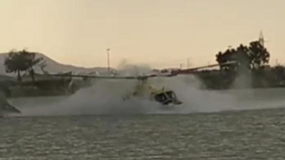 Un helicóptero de extinción de incendios cae a un pantano de Ejea, en Zaragoza