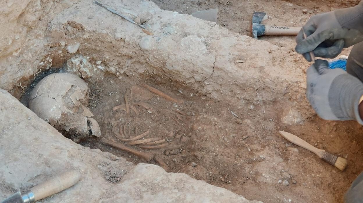 Descubren tumbas infantiles en la rehabilitación de la muralla islámica de Valencia