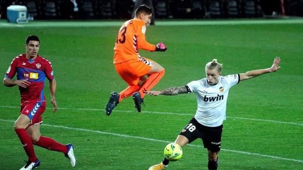 Puig recurre a las estrellas de los equipos valencianos para sensibilizar a los jóvenes sobre la vacunación