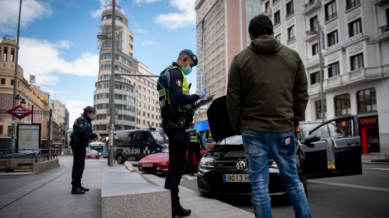 Control policial en el momento más duro de las restricciones