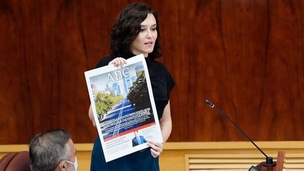 Ayuso, a la izquierda: «Si Cuba no es una dictadura, ¿qué es entonces? Serán de patinete, pero son igual de comunistas»