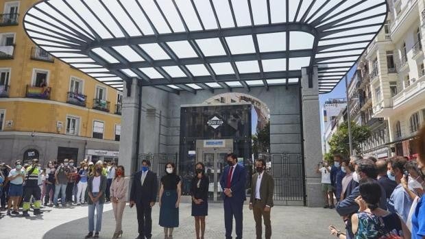 Ayuso inaugura la vanguardista estación de Gran Vía, que recupera el templete de Antonio Palacios