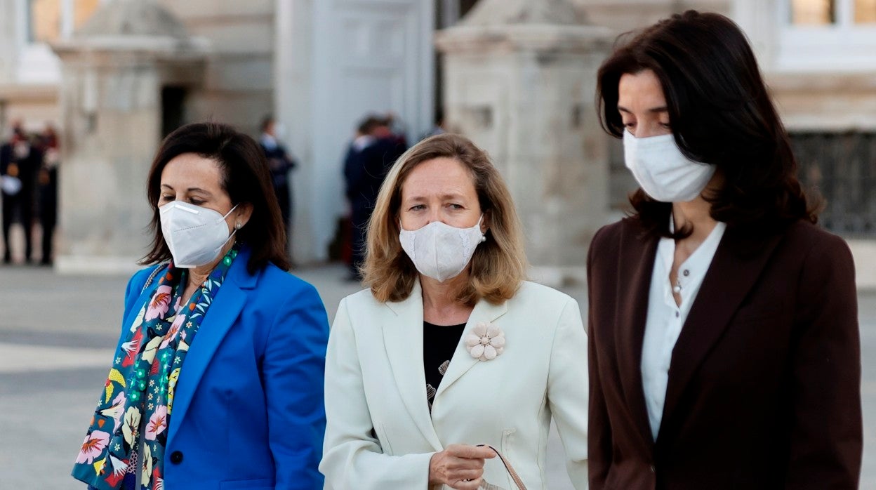 Robles, Calviño y Llop, esta mañana, juntas en el homenaje a las víctimas del coronavirus