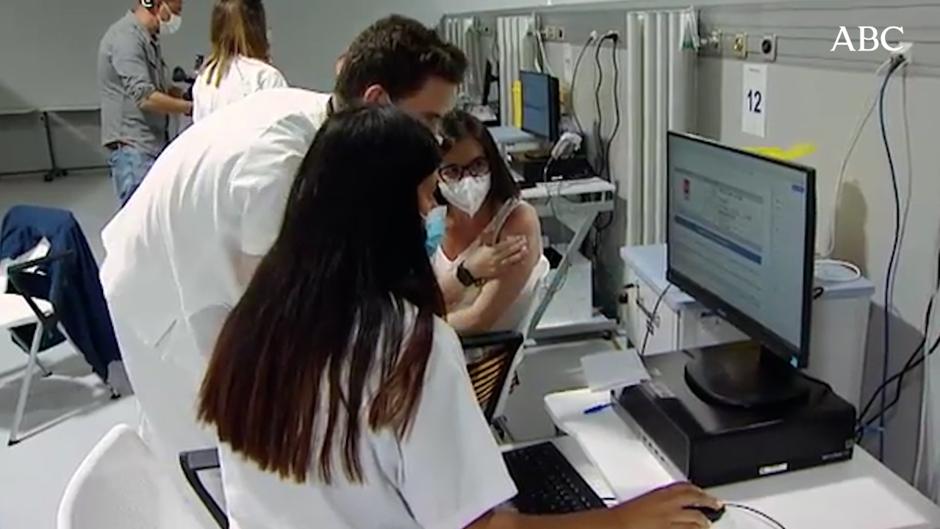 La falta de vacunas frena la administración de primeras dosis en Madrid