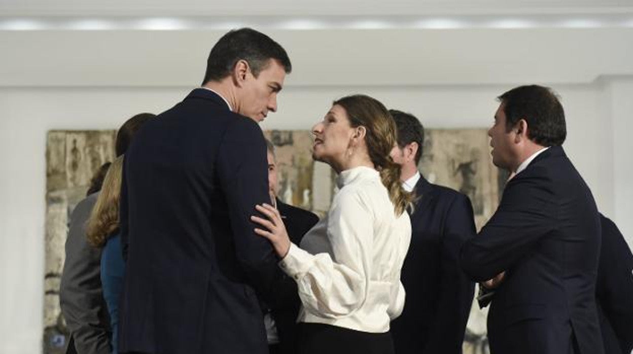 El presidente del Gobierno, Pedro Sánchez, y la vicepresidenta segunda, Yolanda Díaz, en una imagen de archivo