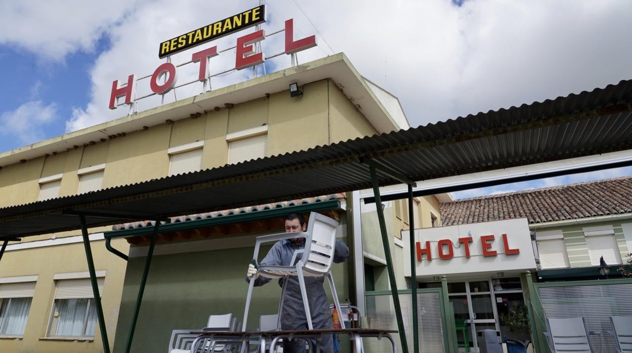 Los hoteles denuncian que las nuevas restricciones provocan la cancelación de reservas para celebraciones