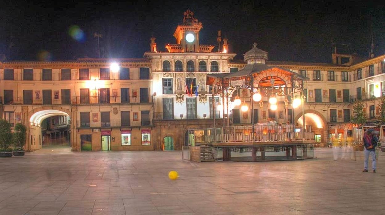 Una imagen de la Plaza de los Fueros de Tudela en la que este año tampoco podrán celebrarse las fiestas de Santa Ana.