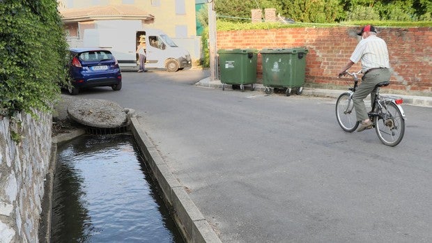 Fallece un bebé de un año al caerse a una acequia en Villaluenga de la Vega (Palencia)