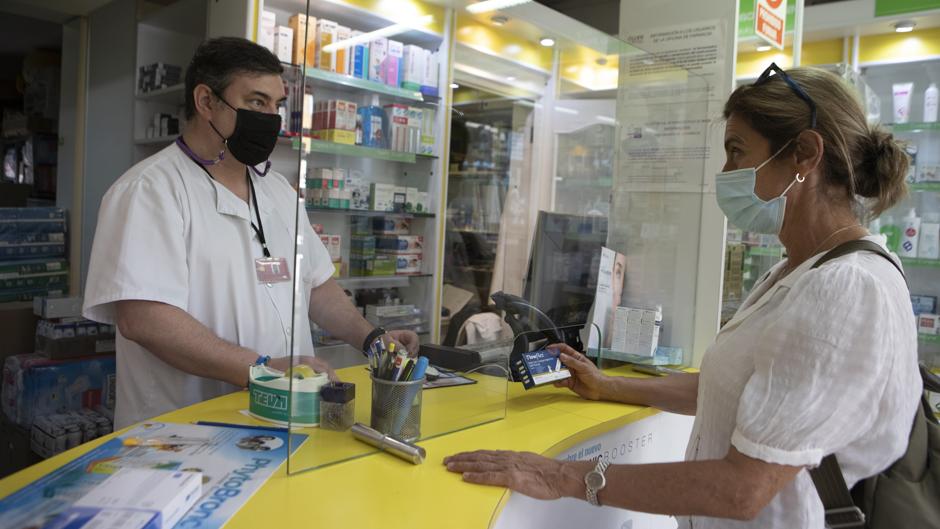 Primer día del test de antígenos en las farmacias: «Lo piden sobre todo para realizar reuniones familiares»