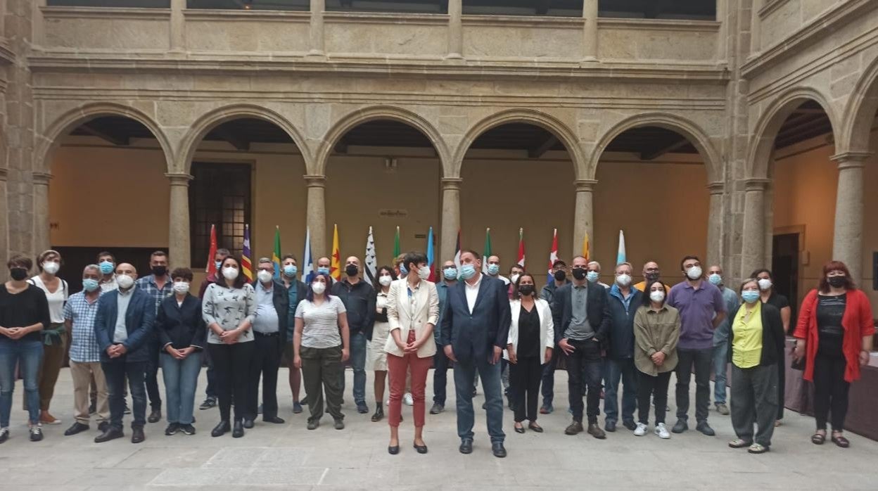 Junqueras y Pontón, en el centro, este sábado en Santiago