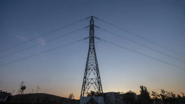 Cortes de luz en Valencia: 50.000 valencianos sufren la caída del suministro eléctrico
