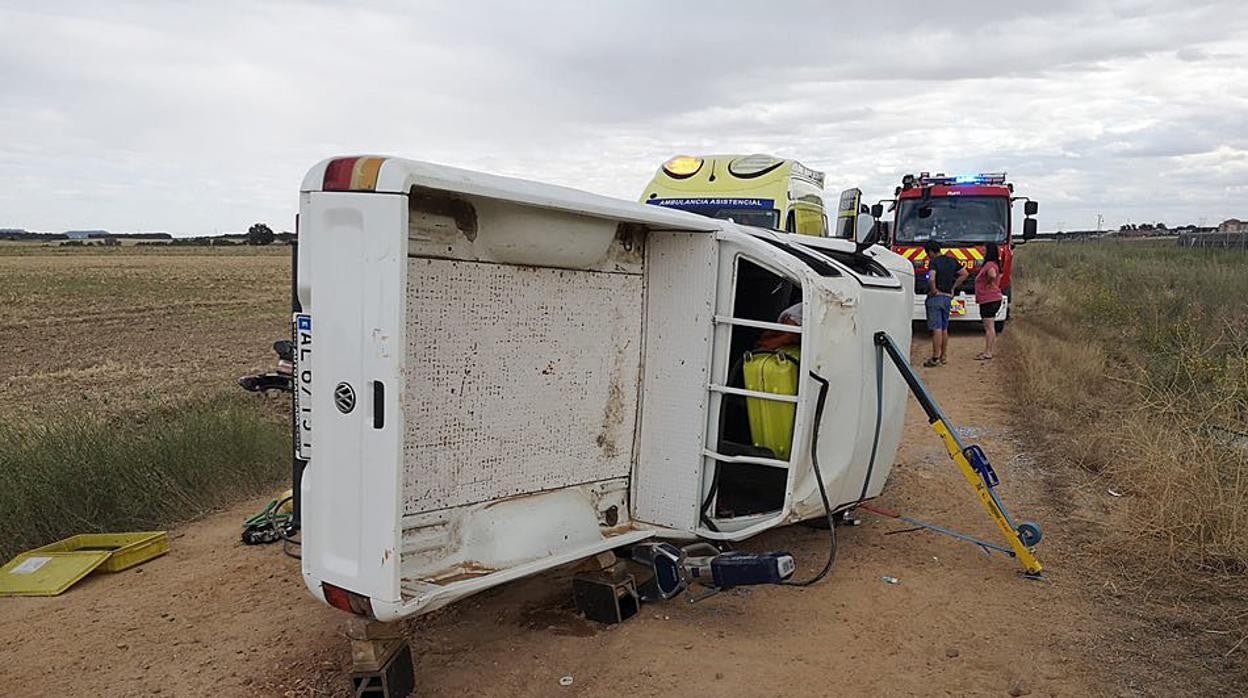 Un fallecido y tres heridos en una colisión frontal entre dos turismos en El Cotanillo (Valladolid)