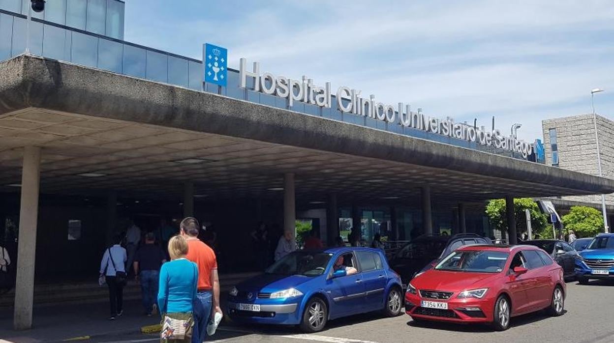 Exterior del hospital clínico de Santiago, en una imagen de archivo